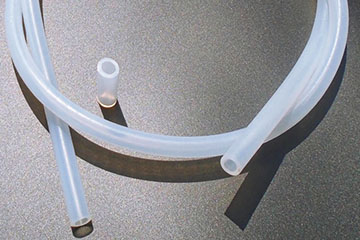 小型硅胶产品高强度粘接-选择聚力硅胶快干胶水粘接强度高不变硬